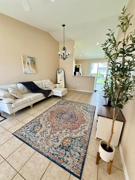 18803 SW 28th St in Miramar, FL - Building Photo
