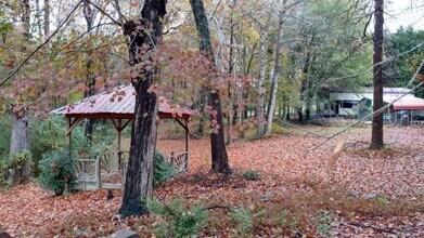 609 Magnolia Dr in Loganville, GA - Building Photo - Building Photo