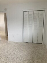 1970 NE 172nd St in Miami, FL - Foto de edificio - Building Photo