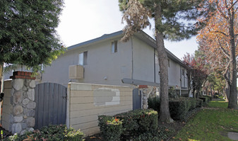 4613 Canoga St Apartments