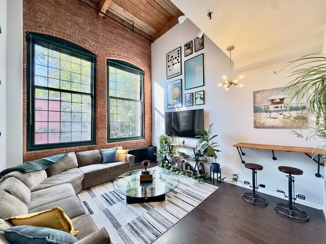 25 Grand St