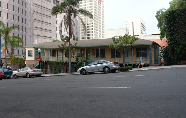 Las Lomitas Apartments in San Diego, CA - Foto de edificio - Building Photo