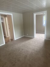 855 E 10th St in Medford, OR - Building Photo - Building Photo