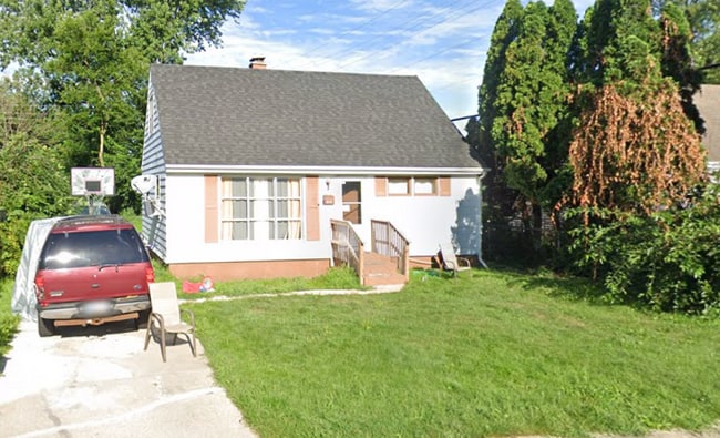 property at 915 Fairway St