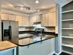 3306 Selwyn Farms Ln in Charlotte, NC - Building Photo - Building Photo