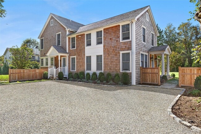 96 Miller Rd in Southampton, NY - Building Photo - Building Photo