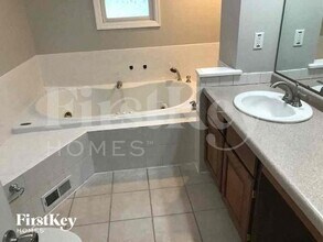 4538 Crestline Dr in St. Louis, MO - Foto de edificio - Building Photo