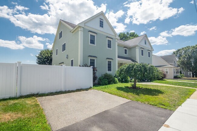 192 Cross St in Winchester, MA - Building Photo - Building Photo
