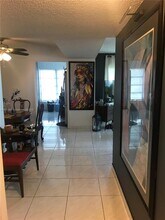 4174 Inverrary Dr in Lauderhill, FL - Foto de edificio - Building Photo