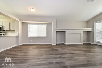 8116 Dinsmore Dr in Las Vegas, NV - Building Photo - Building Photo