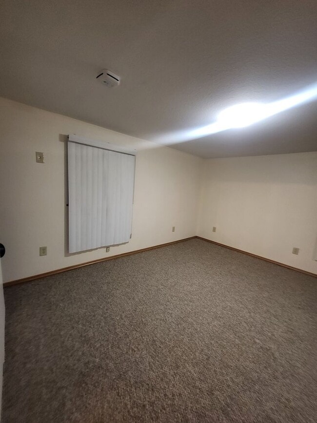 2710 W Lakeside Dr in Moses Lake, WA - Building Photo - Building Photo