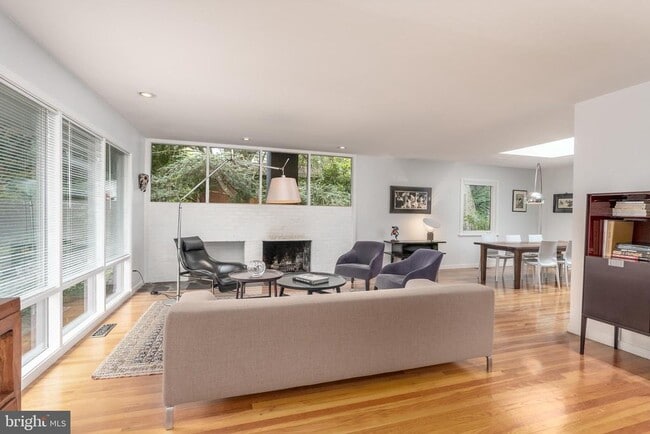 property at 3122 Brooklawn Terrace