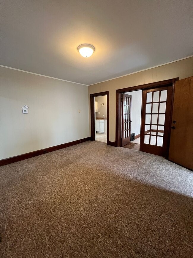 property at 908 S 6th Ave