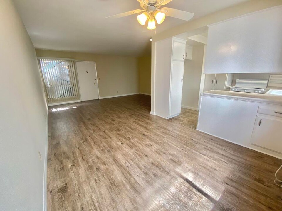 615 E Providencia Ave in Burbank, CA - Building Photo