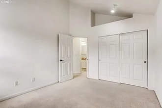 5686 NE Canard Dr in Hillsboro, OR - Foto de edificio - Building Photo