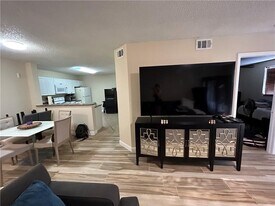 5861 Riverside Dr, Unit 103 in Coral Springs, FL - Building Photo