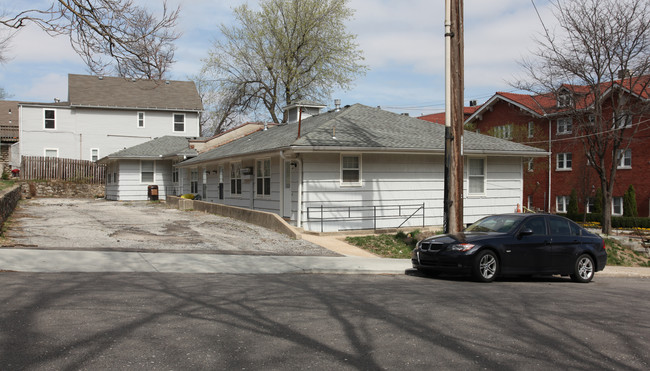 4242-4248 Locust St in Kansas City, MO - Building Photo - Building Photo