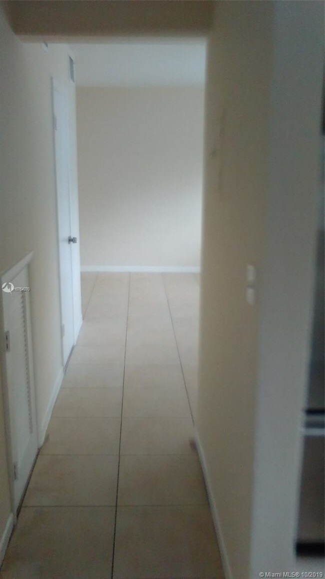 7626 NE 6th Ct-Unit -5 in Miami, FL - Foto de edificio - Building Photo