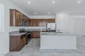 7517 Dawn Lndg Ave in Las Vegas, NV - Building Photo - Building Photo