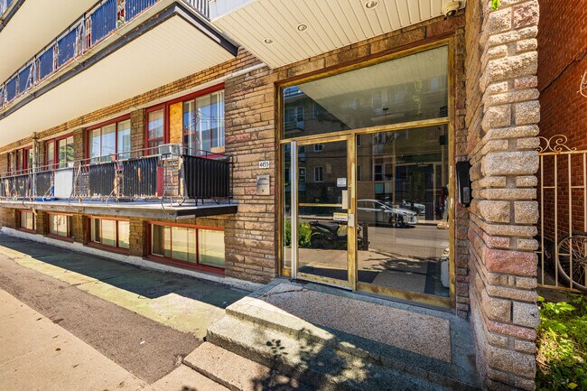 4455 Coloniale Av
