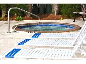 150 SE 25th Rd in Miami, FL - Foto de edificio - Building Photo