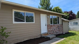 23051 SW Main St in Sherwood, OR - Building Photo