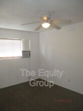 280 E Whitney Ave in Woodlake, CA - Building Photo - Building Photo