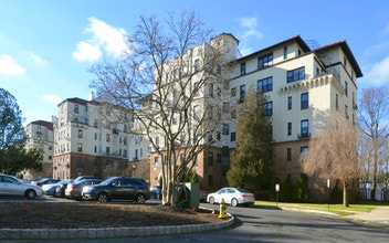 Wykagyl Garden Apartments in New Rochelle, NY - Foto de edificio - Building Photo