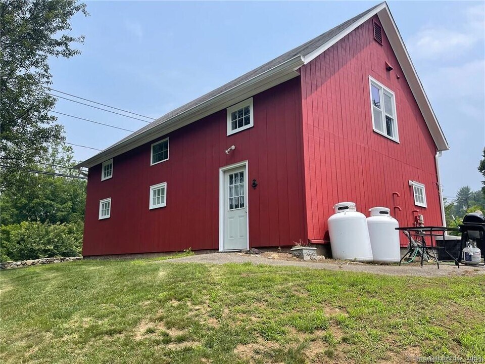 223 Kent Rd in New Milford, CT - Building Photo