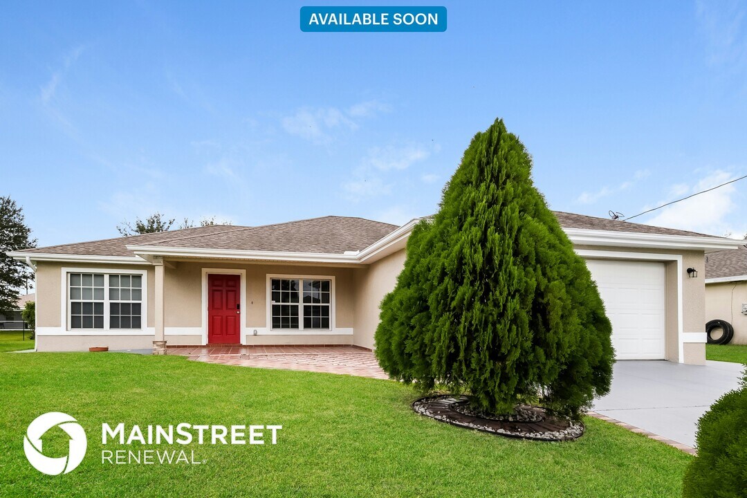 2713 29th St SW in Lehigh Acres, FL - Building Photo