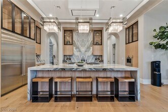 5 Wood Creek Ct in Las Vegas, NV - Foto de edificio - Building Photo