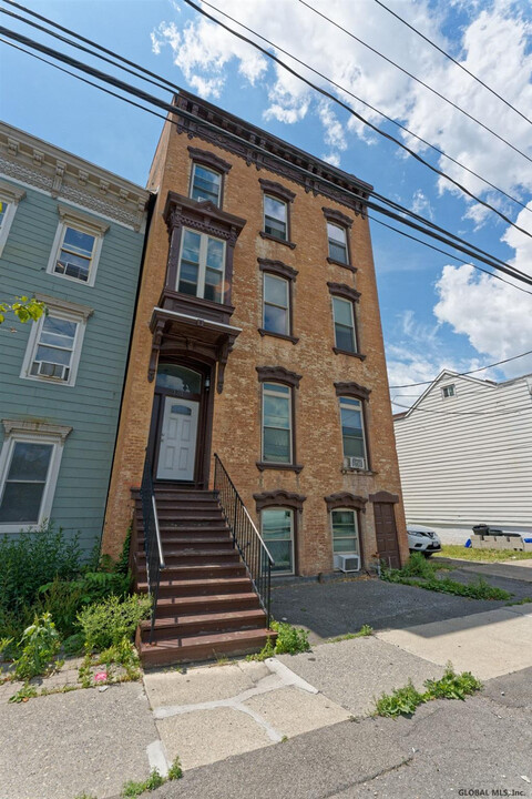 338 Washington Ave-Unit -Basement Unit in Albany, NY - Building Photo