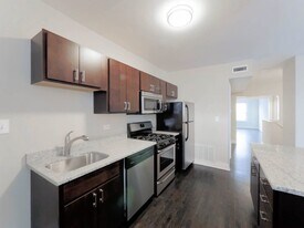 3249 N Damen Ave in Chicago, IL - Building Photo