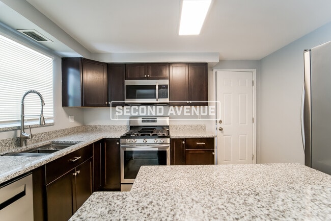 578 Grove Rd in Verona, PA - Building Photo - Building Photo