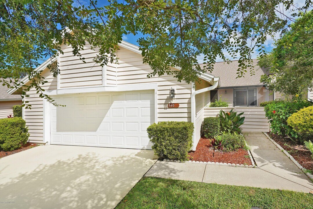 840 Ridge Lake Dr in Melbourne, FL - Building Photo