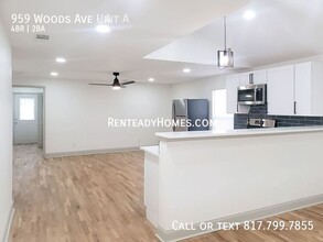 959 Woods Ave-Unit -A in Fort Worth, TX - Building Photo - Building Photo
