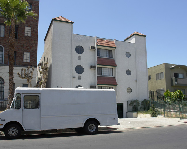 229 S Mariposa Ave in Los Angeles, CA - Building Photo - Building Photo