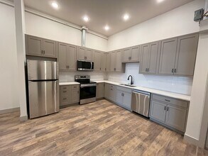 12 E Main St in Champaign, IL - Building Photo - Building Photo