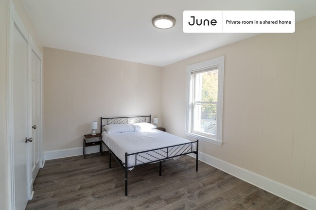 Private bedroom in 7 bed/2 bath Home in Boston, MA - Building Photo - Building Photo