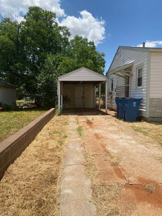 710 E Arkansas Ave in Sweetwater, TX - Building Photo - Building Photo