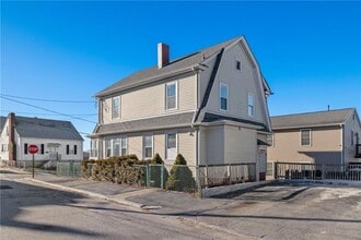 18 Loreto St, Unit 1 in Providence, RI - Foto de edificio - Building Photo