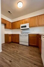 708 Meadow Grove Ct in Bakersfield, CA - Building Photo - Building Photo