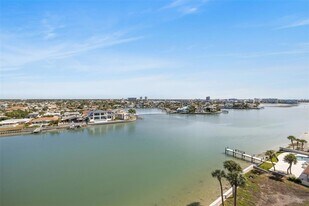 9415 Blind Pass Rd, Unit 901 in St Pete Beach, FL - Building Photo