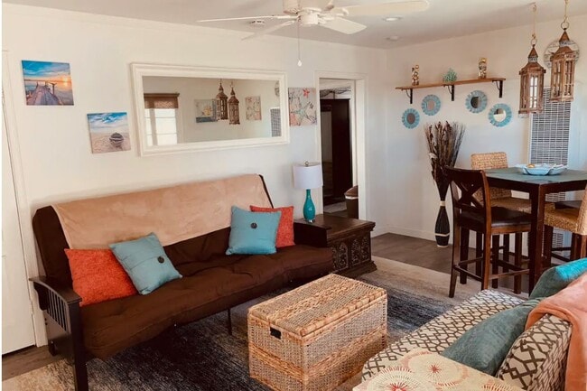 280 Sunset Dr, Unit #2 in Oxnard, CA - Foto de edificio - Building Photo