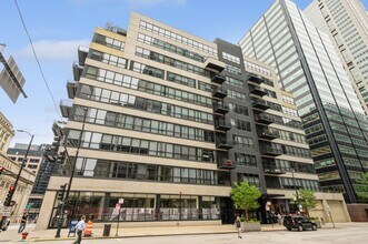 130 S Canal St, Unit 605 in Chicago, IL - Building Photo - Building Photo