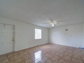 7622 SW 21st St-Unit -1 in Miami, FL - Building Photo - Building Photo