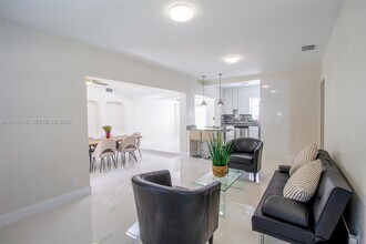 2727 Calusa St in Miami, FL - Building Photo - Building Photo