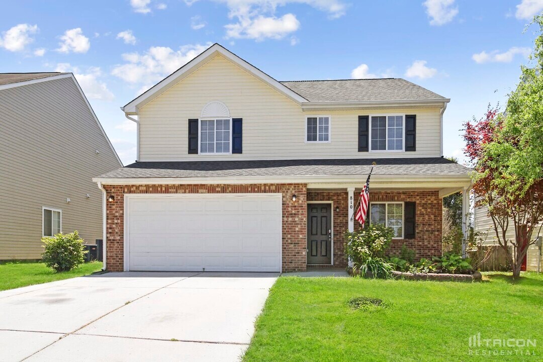 810 Topsail Dr in Browns Summit, NC - Building Photo