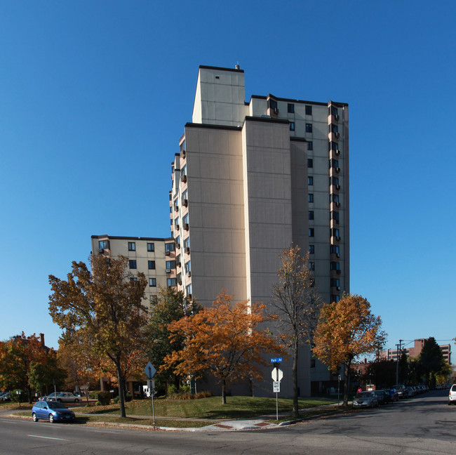 Ebenezer Park Apartments in Minneapolis, MN - Building Photo - Building Photo