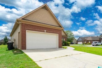 800 Waterford Cir in Calera, AL - Building Photo - Building Photo